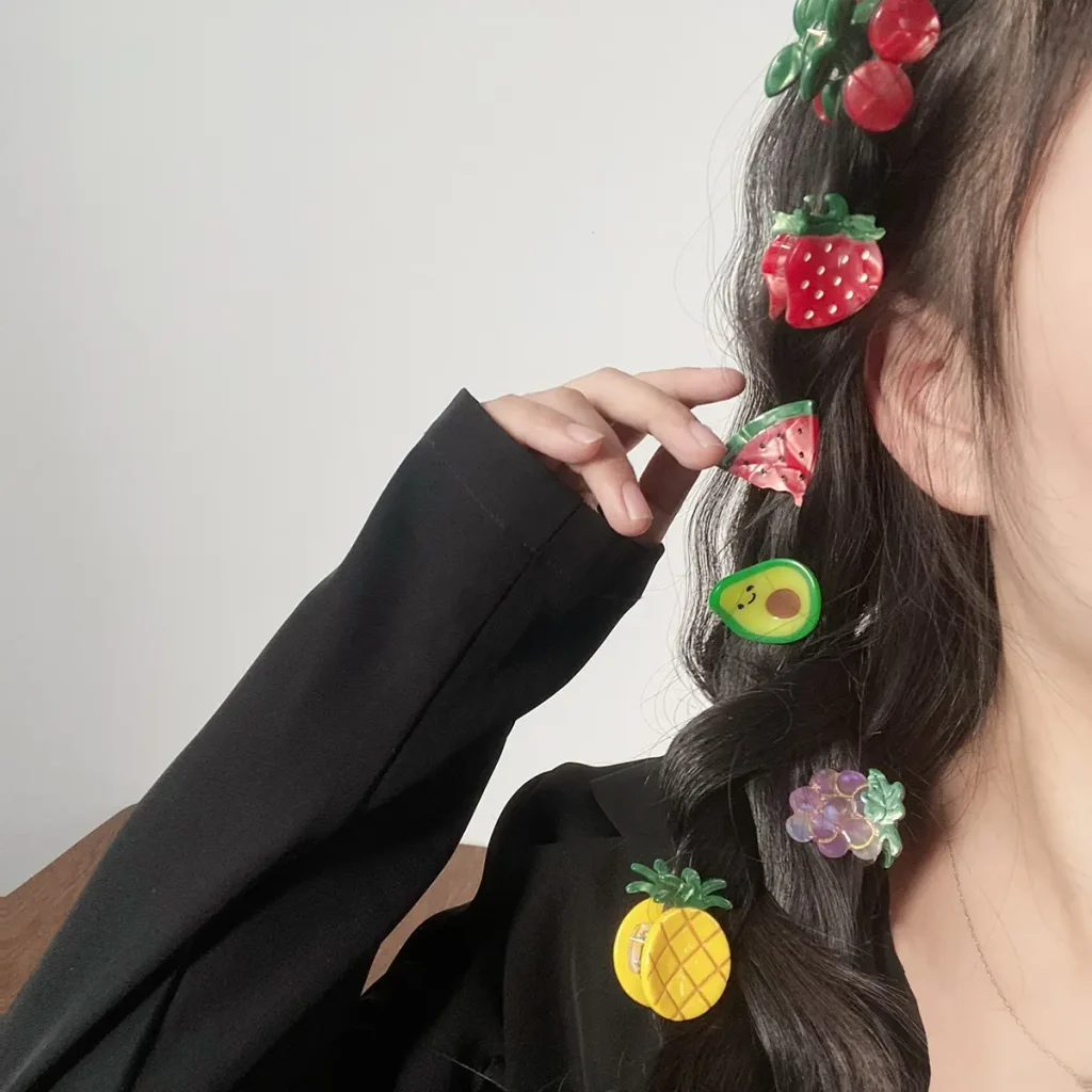 3cm-cute-fruit-mini-hair-claw-model-wearing
