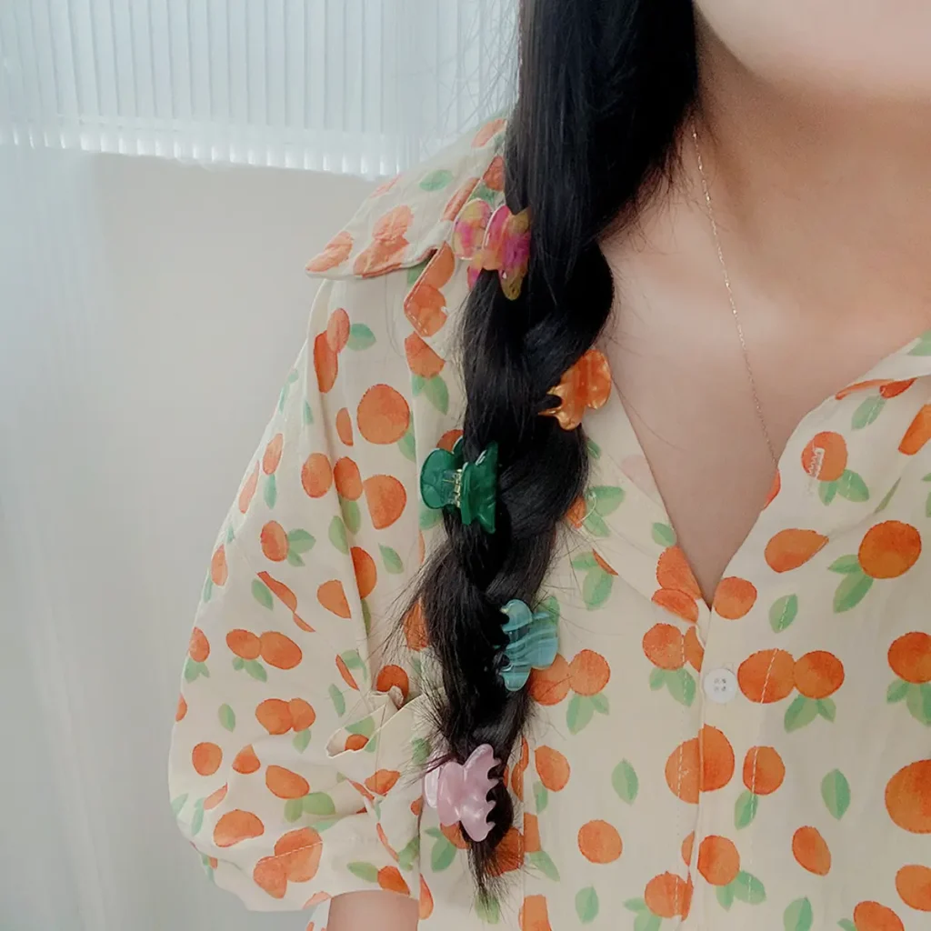 3cm-mini-cellulose-acetate-hair-claw-model-wearing