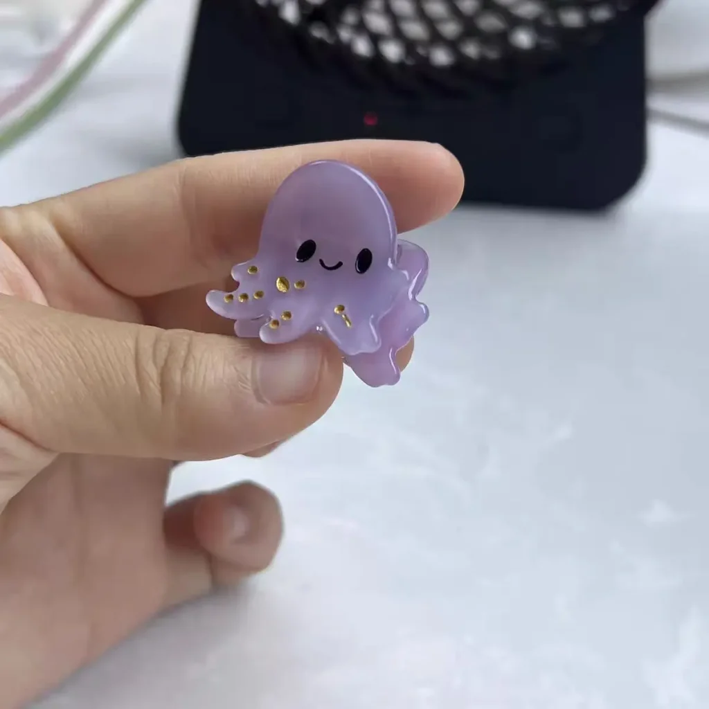 purple-octopus-cellulose-acetate-mini-hair-claw-detail