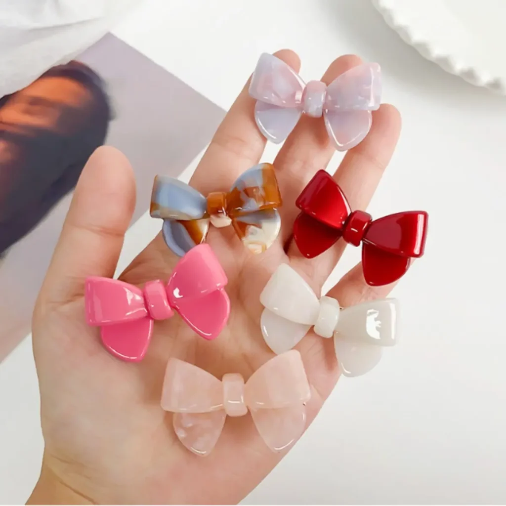 sweet-bow-cellulose-acetate-hair-clips-hand-display