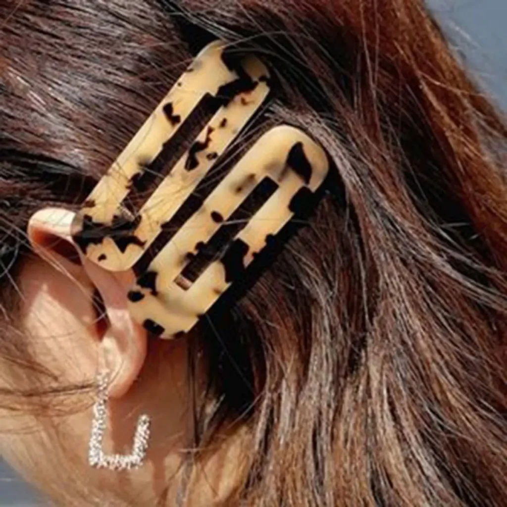 tortoise-shell-cellulose-acetate-snap-hair-clips-model-wearing
